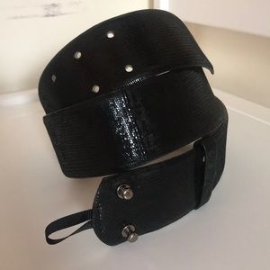 ANN TAYLOR GENUINE WIDE LEATHER BELT in BLACK